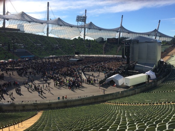 Das Stadion füllt sich langsam